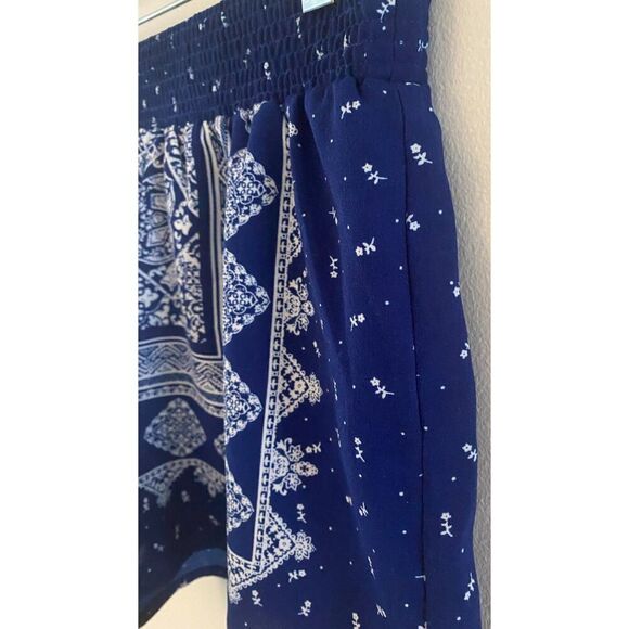 Blue White Patterned Elastic Waist Shorts Women's Juniors Size Medium - Picture 3 of 9